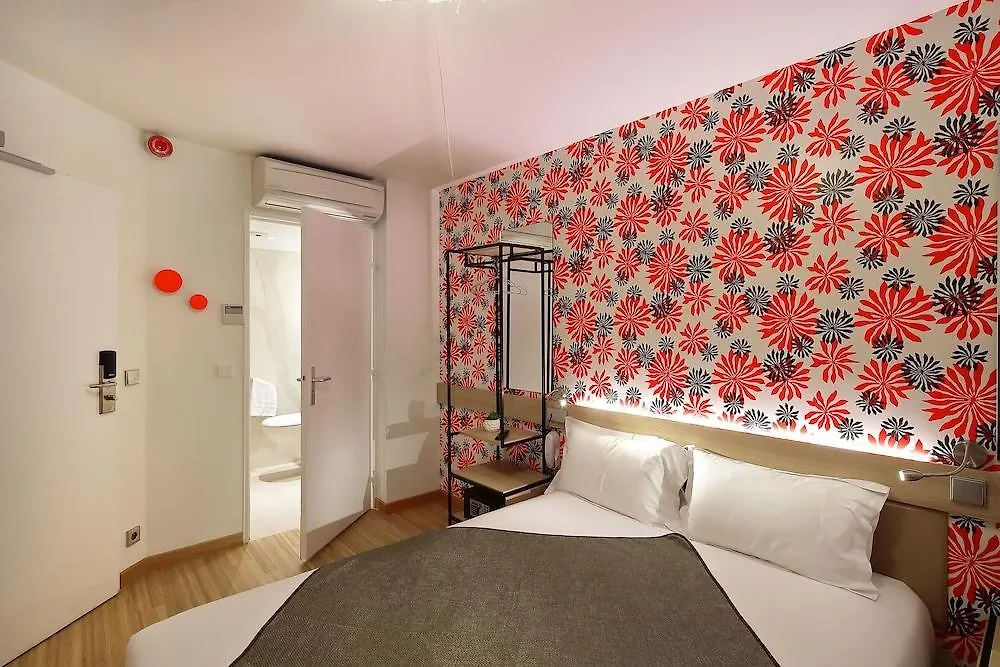 Hotel Hor Les Lumieres Paris 3*,